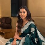 Sohini Sarkar Instagram - পুজো পুজো আসছে বলে.... . A shoot for @anandalok_abp . 💄 @dassourav3 💇‍♀️ @diaryofaamrapali 🥻 @style_by_madhab 🔗 @socialyard_digital . #Shoot #sari #ethnic #mood #festival #pujoaache