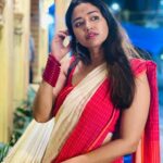 Sohini Sarkar Instagram – ❤️❤️❤️❤️❤️ 
#saree #tradional #evening #white #red
