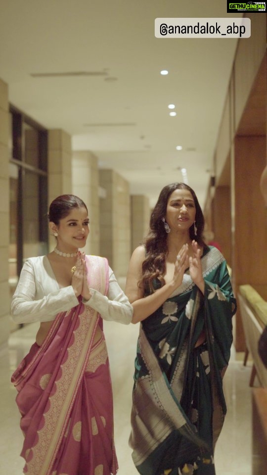Sohini Sarkar Instagram - প্রকাশিত হল ১২ অক্টোবর-এর আনন্দলোক! আজই সংগ্রহ করুন আনন্দলোক-এর মুদ্রিত সংখ্যাটি! ডিজিটাল সংস্করণের জন্য দেখুন আরও আনন্দ অ্যাপ। ক্লিক করুন এই লিংকে https://www.aaroananda.com/magz-issue/anandalok/5646389 ধন্যবাদ @itcroyalbengal #itcsonar Eden Pavillion - ITC Sonar