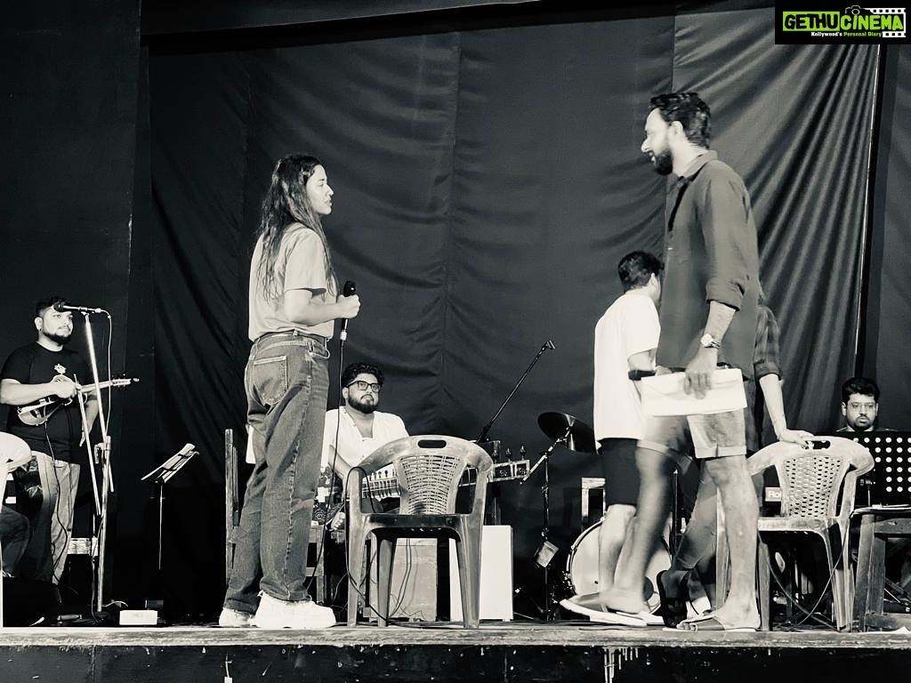 Sohini Sarkar Instagram - Aaj O Aagami. On stage tomorrow. See you at 6pm, Nazrul Manch. 📷 compatriot @shovan_ganguly An @indyloom_india presentation https://insider.in/aaaj-o-aagami-aug8-2023/event?utm_source=client&utm_medium=social
