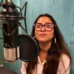 Sohini Sarkar Instagram - পৃথিবীতে যেটার সবচেয়ে বড় অভাব, এবার #গপ্পোমীরেরঠেক -এ সেটাই হয়েছি আমি ~ শান্তি ॥ আমার প্রথম পূর্ণাঙ্গ অডিওস্টোরি প্রয়াস। বঙ্কিমচন্দ্র চট্টাপাধ্যায়ের ‘আনন্দমঠ’। এটা প্রথম পর্ব। পরেরটা শনিবার ১৯শে আগস্ট। মিস করবেন না। . . #goppomirerthek