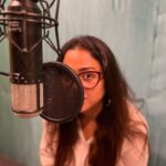 Sohini Sarkar Instagram - পৃথিবীতে যেটার সবচেয়ে বড় অভাব, এবার #গপ্পোমীরেরঠেক -এ সেটাই হয়েছি আমি ~ শান্তি ॥ আমার প্রথম পূর্ণাঙ্গ অডিওস্টোরি প্রয়াস। বঙ্কিমচন্দ্র চট্টাপাধ্যায়ের ‘আনন্দমঠ’। এটা প্রথম পর্ব। পরেরটা শনিবার ১৯শে আগস্ট। মিস করবেন না। . . #goppomirerthek