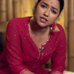 Sohini Sarkar Instagram - Enjoying my favourite food with a sip of chilled Coke is pure bliss! Share a picture of your favourite food with Coke, and stand a chance to go on a food walk with me…Coke-er Shathe! To participate, you just have to: 1️⃣ - Click photos with your favourite Food🌯🍕🍔 and Coke🥤 2️⃣ - WhatsApp it to 8017010255 with your name and location or upload it using #CokeAndFood and tag @cocacola_india Instagram or Facebook page 3️⃣ - Follow Coca-Cola India official page Tag your gang so they can join in the fun too.❤ T&C Apply: https://bit.ly/coke_tnc #RealMagic #CocaCola #CokeErShathePetPujo