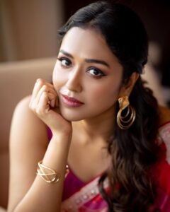 Sohini Sarkar Instagram - Living up with the #pink fever 💖🌸💞

💄 @sanusinghroy 
💇‍♀️ @supriyamondal1711 
🥻 @sandip_jaiswal 
📸 @sahil_paswan_2646_ 
🤝 @socialyard_digital 
.
.
#pose #pink #white #saree #elegant #look #mood #event #thankyou