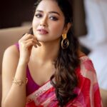 Sohini Sarkar Instagram – Living up with the #pink fever 💖🌸💞

💄 @sanusinghroy 
💇‍♀️ @supriyamondal1711 
🥻 @sandip_jaiswal 
📸 @sahil_paswan_2646_ 
🤝 @socialyard_digital 
.
.
#pose #pink #white #saree #elegant #look #mood #event #thankyou Kolkata