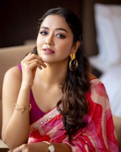 Sohini Sarkar Instagram - Living up with the #pink fever 💖🌸💞

💄 @sanusinghroy 
💇‍♀️ @supriyamondal1711 
🥻 @sandip_jaiswal 
📸 @sahil_paswan_2646_ 
🤝 @socialyard_digital 
.
.
#pose #pink #white #saree #elegant #look #mood #event #thankyou