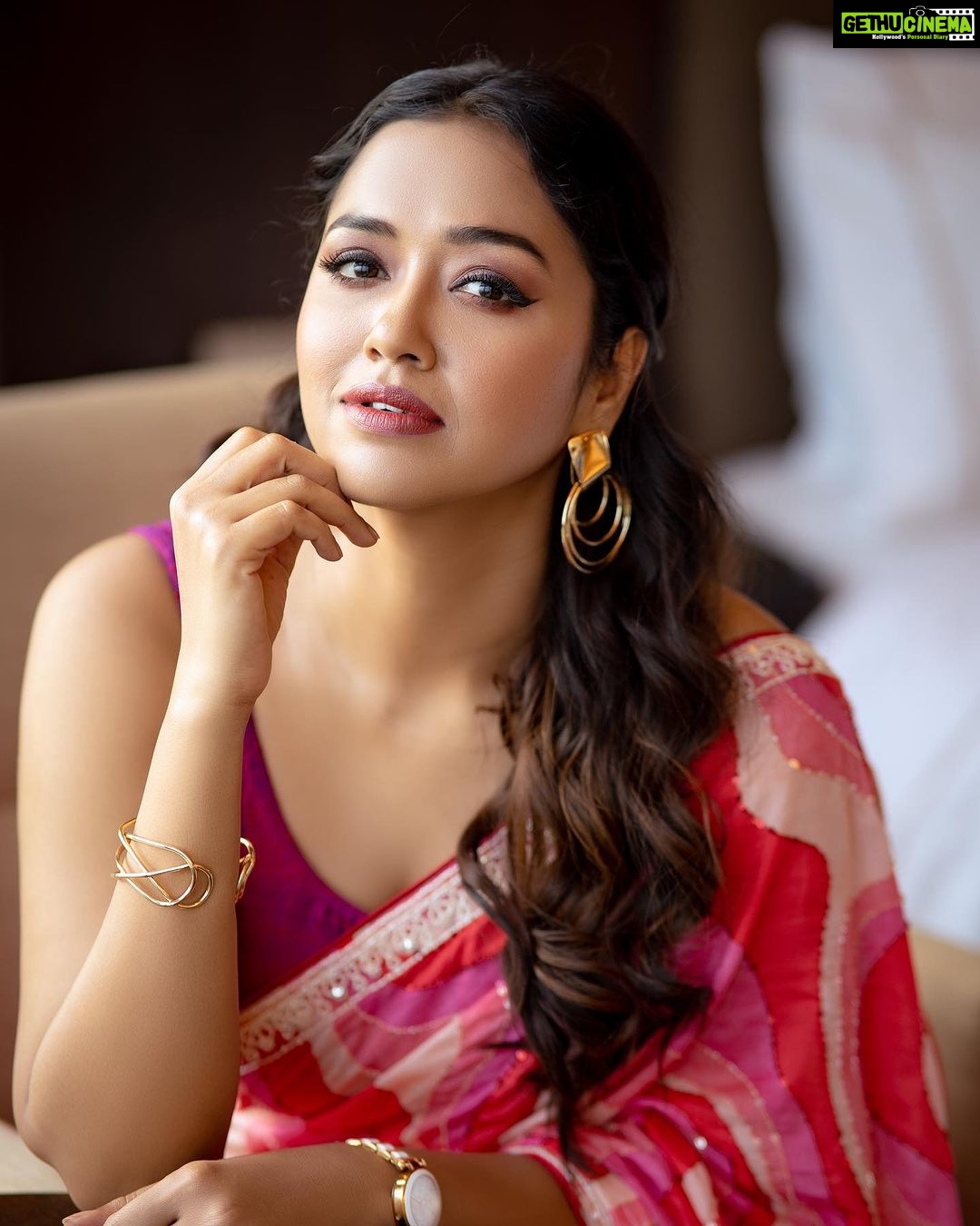Sohini Sarkar - 60.1K Likes - Living up with the #pink fever 💖🌸💞
💄 @sanusinghroy
💇♀️ @supriyamondal1711
🥻 @sandip_jaiswal
📸 @sahil_paswan_2646_
🤝 @socialyard_digital
.
.
#pose #pink #white #saree #elegant #look #mood #event #thankyou