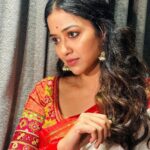 Sohini Sarkar Instagram - When it’s ‘lal par sada saree’, got to get some new clicks ♥️🤍 . . 💄 @sanusinghroy 💇‍♀️ @supriyamondal1711 🥻 @senjayita1975 📸 @socialyard_digital . . #traditional #redwhite #saree #elegant #look #mood #event #thankyou Kolkata