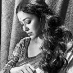Sohini Sarkar Instagram - When it’s ‘lal par sada saree’, got to get some new clicks ♥️🤍 . . 💄 @sanusinghroy 💇‍♀️ @supriyamondal1711 🥻 @senjayita1975 📸 @socialyard_digital . . #traditional #redwhite #saree #elegant #look #mood #event #thankyou Kolkata
