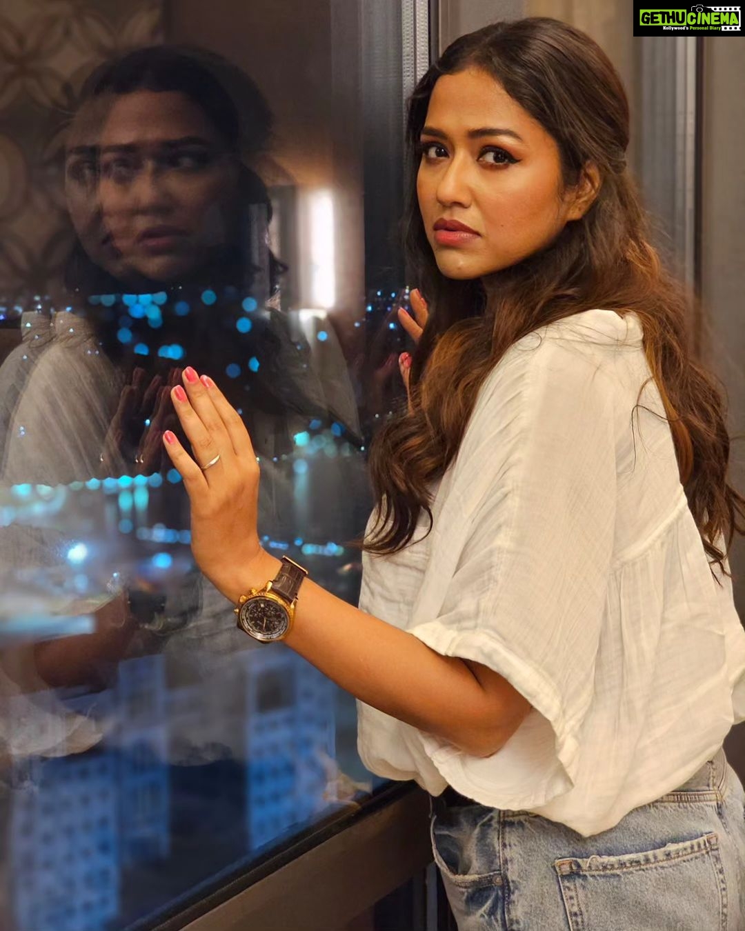 Sohini Sarkar - 65.5K Likes - Photoshoot vs Real Mood 😉
Swipe Left to See 👉
📸 @abhireporting
💄@sanusinghroy
💇♀️ @supriyamondal1711
🤝 @socialyard_digital