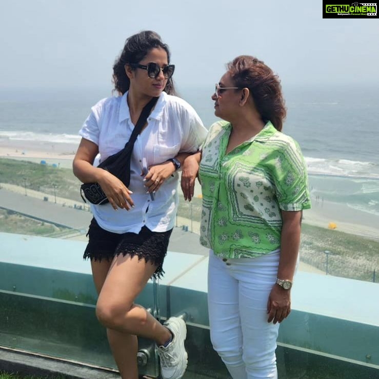 Sohini Sarkar Instagram - কোণে বসে কানাকানি #instagood #instaphoto #usa2023🇺🇲♥️