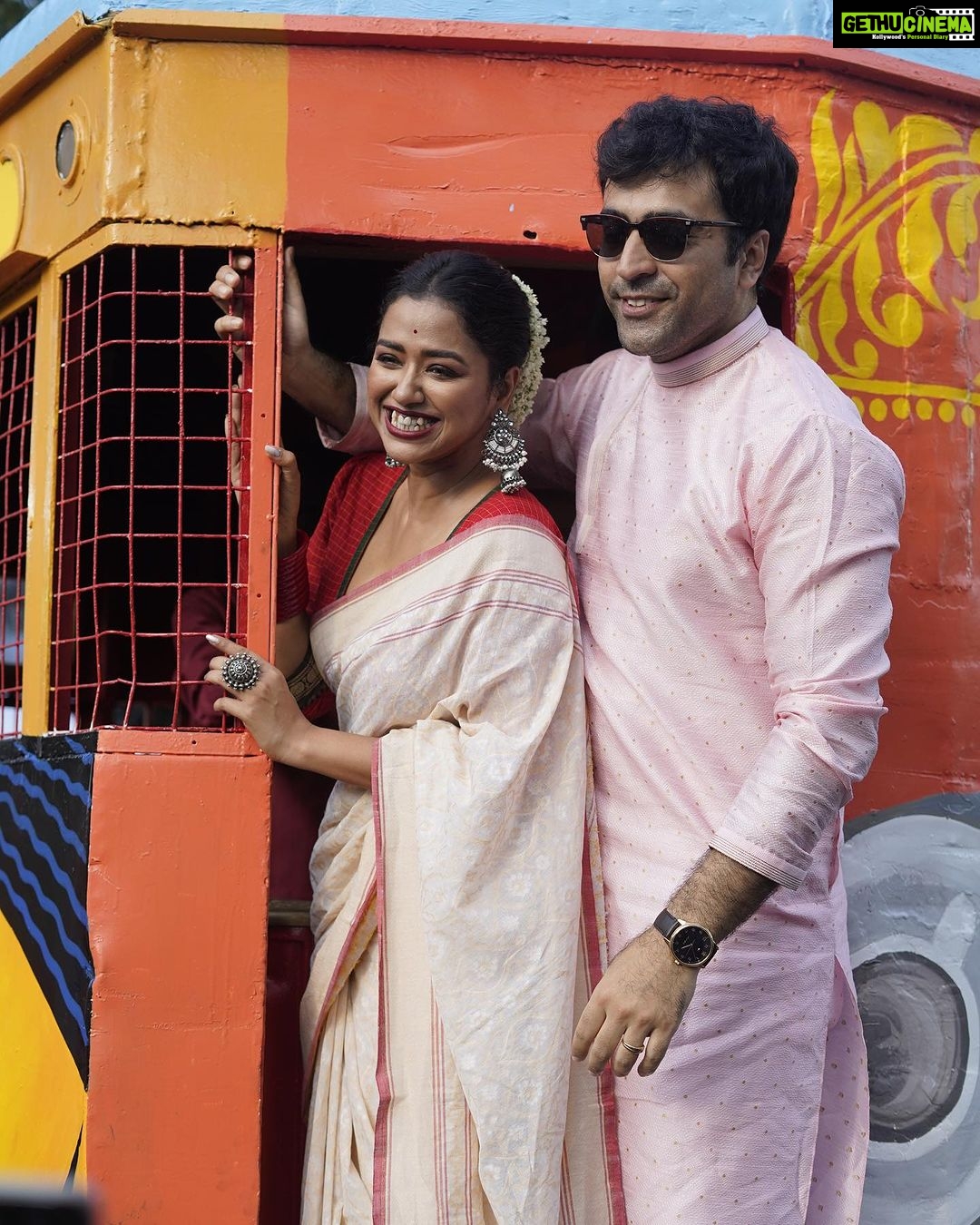 Sohini Sarkar Instagram - An ode and ride I will always cherish and remember, thanks to @asianpaints! I had the privilege to witness the launch of Asian Paints' Tribute To West Bengal. I experienced the first ride of the special tram the brand has created to pay homage to the legacy and luxury of Kolkata, and unveil the special edition, AR enabled, Royale Glitz pack dedicated to our lovely state. These initiatives have brought back numerous fond memories from taking tram rides that help you soak in the colours of Kolkata to Pujo celebrations that bring the city alive. You have to take this tram from Tollygunge to Ballygunge, like I did. The interiors are absolutely amazing, but you have to see it to believe it. #AsianPaints #AsianPaintsTributeToWestBengal #RoyaleGlitz #Kolkata #KolkataTram #Creativity #DurgaPujo @asianpaintssharadshamman