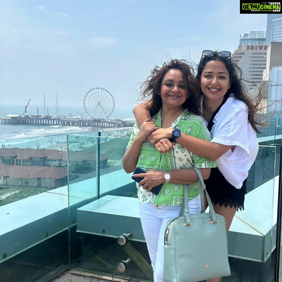 Sohini Sarkar Instagram - কোণে বসে কানাকানি #instagood #instaphoto #usa2023🇺🇲♥️
