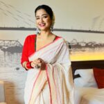 Sohini Sarkar Instagram – পুজো পুজো গন্ধ … ❣️
.
@asianpaints 
.
🥻 @ataleoftextilebyavijit 
👚 @parama_g 
💄 @dassourav3 
💇‍♀️ @pujahalder629017 
🔗 @socialyard_digital 
.
.
#pujo #asche #sadalal #ethnic #mood #love #sohini