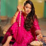 Sohini Sarkar Instagram - শিউলি মাখা গল্প … 🌸🌸 . . 📸 @sahil_paswan_2646_ 💄 @dassourav3 💇‍♀️ @pujahalder629017 Styling by @sandip_jaiswal A shoot for @pantaloonsfashion . . #pujomood #pujoasche #instapujo #shootlife Kolkata