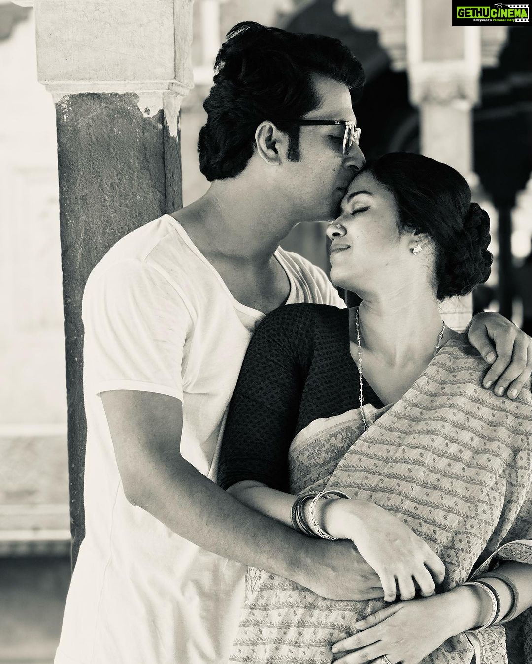 Sohini Sarkar Instagram - আমরা আসছি …… দুর্গ রহস্য 🌺 . . #durgorawhoshyo coming this 19th October only at @hoichoi.tv ❤️ . . #Coming #Soon #together #bomkeshbakshi #satyabati