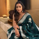 Sohini Sarkar Instagram - পুজো পুজো আসছে বলে.... . A shoot for @anandalok_abp . 💄 @dassourav3 💇‍♀️ @diaryofaamrapali 🥻 @style_by_madhab 🔗 @socialyard_digital . #Shoot #sari #ethnic #mood #festival #pujoaache