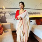 Sohini Sarkar Instagram – পুজো পুজো গন্ধ … ❣️
.
@asianpaints 
.
🥻 @ataleoftextilebyavijit 
👚 @parama_g 
💄 @dassourav3 
💇‍♀️ @pujahalder629017 
🔗 @socialyard_digital 
.
.
#pujo #asche #sadalal #ethnic #mood #love #sohini