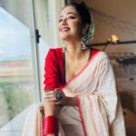 Sohini Sarkar Instagram – পুজো পুজো গন্ধ … ❣️
.
@asianpaints 
.
🥻 @ataleoftextilebyavijit 
👚 @parama_g 
💄 @dassourav3 
💇‍♀️ @pujahalder629017 
🔗 @socialyard_digital 
.
.
#pujo #asche #sadalal #ethnic #mood #love #sohini