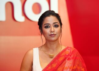 Sohini Sarkar Instagram - Last night at @hoichoi.tv Season 7 Announcement party 🎈❣️ . 📸 @sahil_paswan_2646_ 💄 @dassourav3 💇‍♀️ @diaryofaamrapali 👚 @threaded_madhab 🥻 @jamdani_o_amader_golpo 💍 @tahir_somethingsopure 🔗 @socialyard_digital @sayoniroy9 Sampurna 2 is streaming now!! Do watch!! . . #sampurna #webseries #hoichoi #season7 #lastnight Kolkata