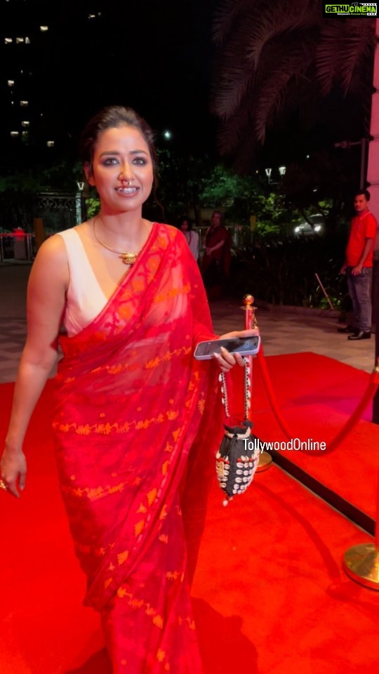 Sohini Sarkar Instagram - Our #Sampurna @sohinisarkar01 arrived at the #HoichoiSeason7 with a pure bong look..loving her look very much 😍