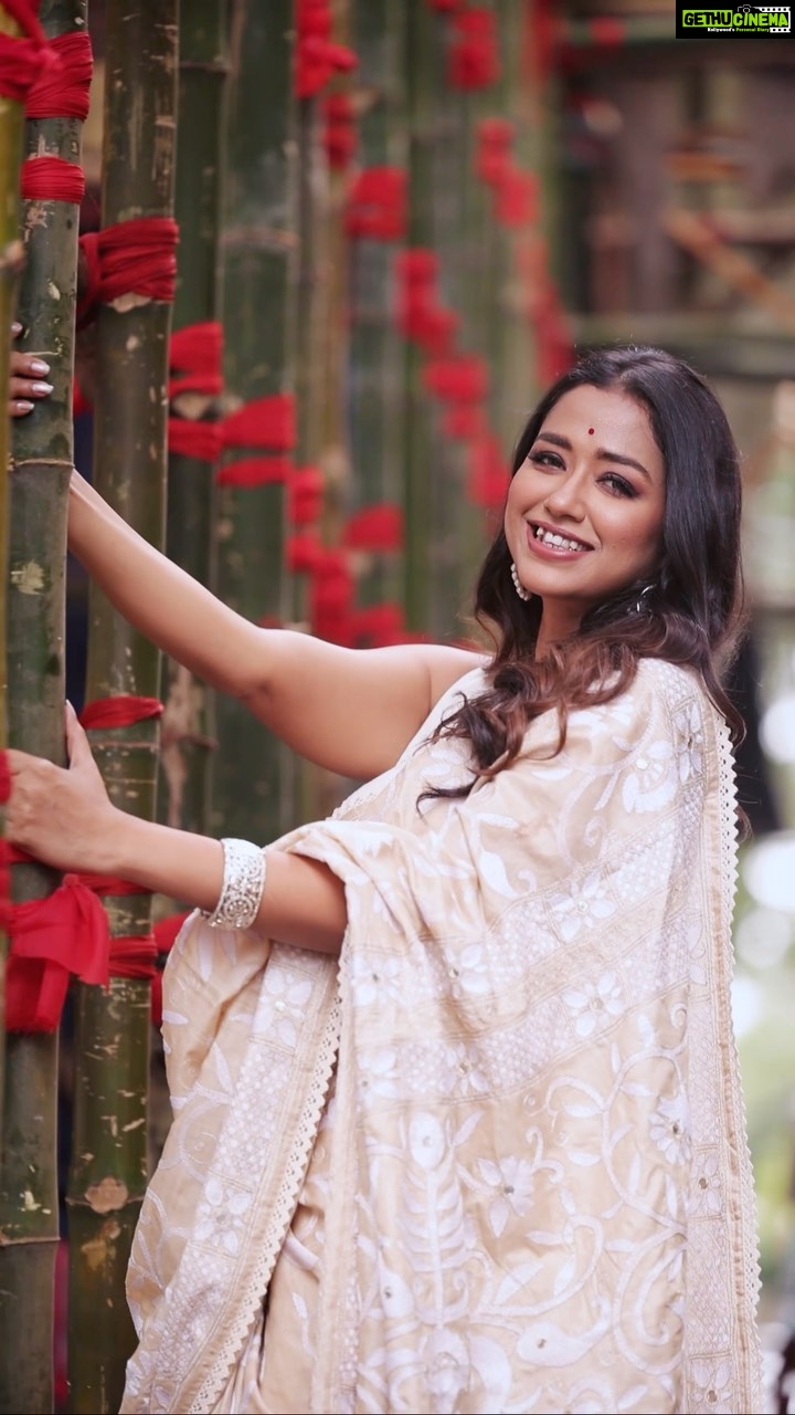 Sohini Sarkar Instagram - π€π€π€π€ . . A shoot for @calcuttatimes pujo shoot! . @ruman_ganguly πͺ· πΈ @iamsudiptachanda @soumojyoti π@dassourav3 πββοΈ @diaryofaamrapali π @threaded_madhab π₯» @ataleoftextilebyavijit π @tahir_somethingsopure βοΈ @anikdey003 π @socialyard_digital @sayoniroy9 . . #Pujoshoot #Toi #pujoasche #durgapujo Hindusthan Park