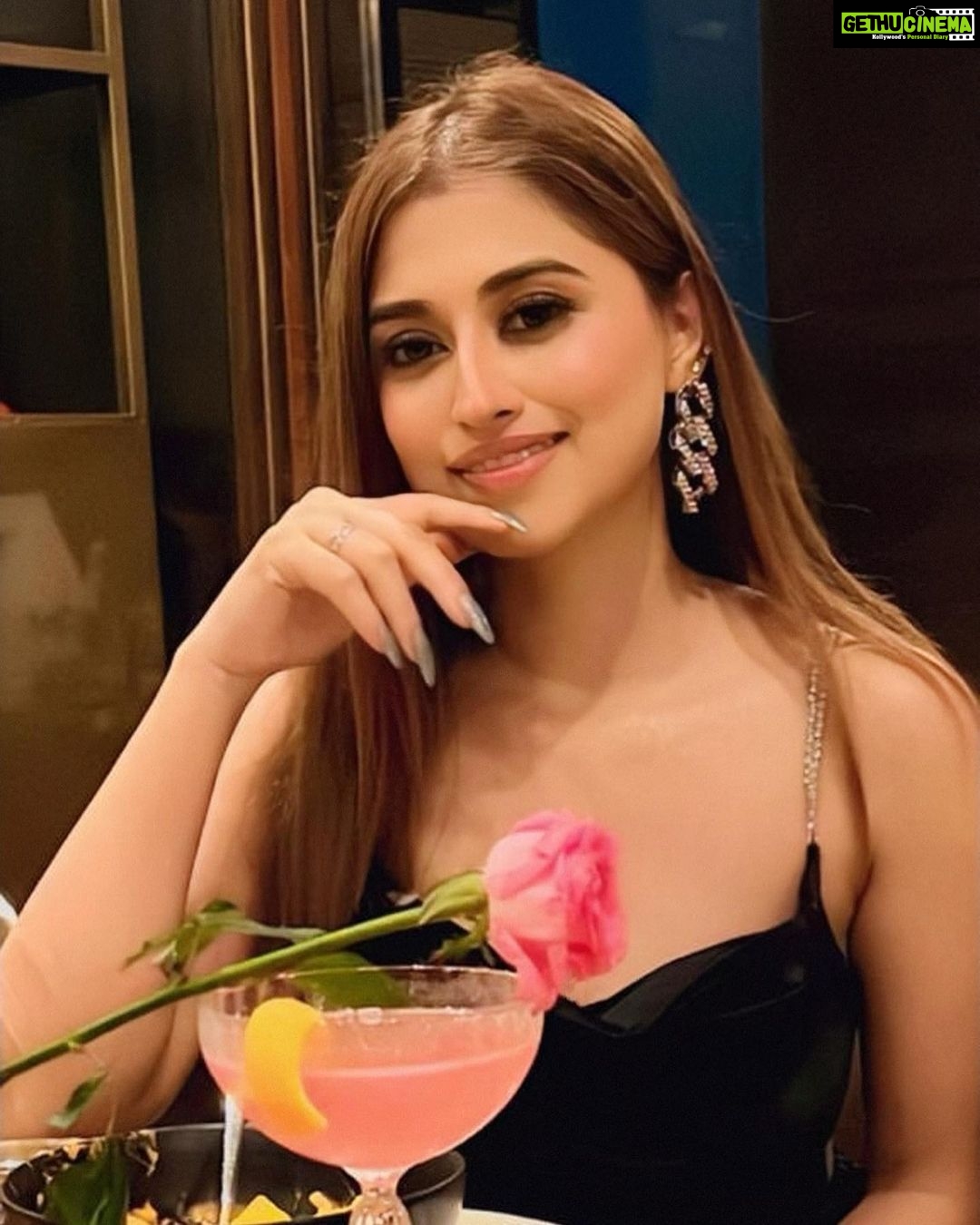 Somi Khan Instagram - 🖤✨ . . . #somikhan #happiness #positivity #love