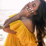 Sonakshi Sinha Instagram - Thats Paradise Glam by @itssoezi for you 🧜🏼‍♀️ Pic 1&2: Pearl Drop 💅 Pic 3 : Bloody who 💅 Pic 4 : ice queen 💅 Check out all the nails in our latest collection on www.soezi.in Shot in Paradise @constancehotels in #seychelles by the lovely @karine.dupouy ✨ Hmu: @savleenmanchanda Styling: @mohitrai ✨