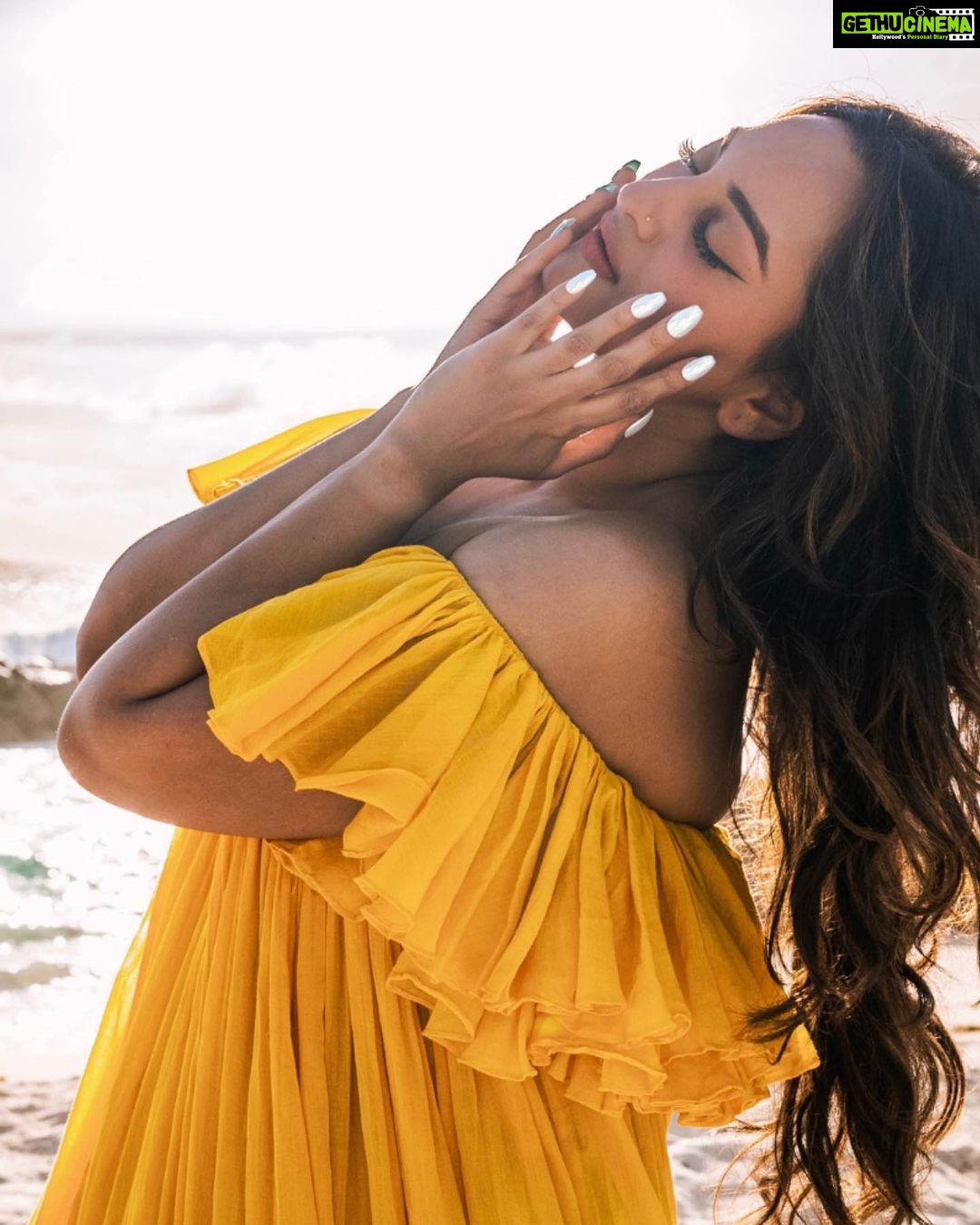 Sonakshi Sinha Instagram - Thats Paradise Glam by @itssoezi for you 🧜🏼♀️ Pic 1&2: Pearl Drop 💅 Pic 3 : Bloody who 💅 Pic 4 : ice queen 💅 Check out all the nails in our latest collection on www.soezi.in Shot in Paradise @constancehotels in #seychelles by the lovely @karine.dupouy ✨ Hmu: @savleenmanchanda Styling: @mohitrai ✨