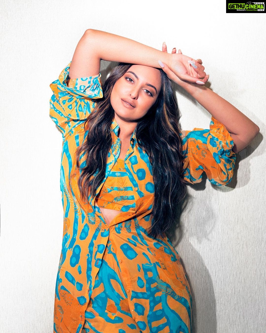 Sonakshi Sinha Instagram - Set 🔥 to the 🌧️