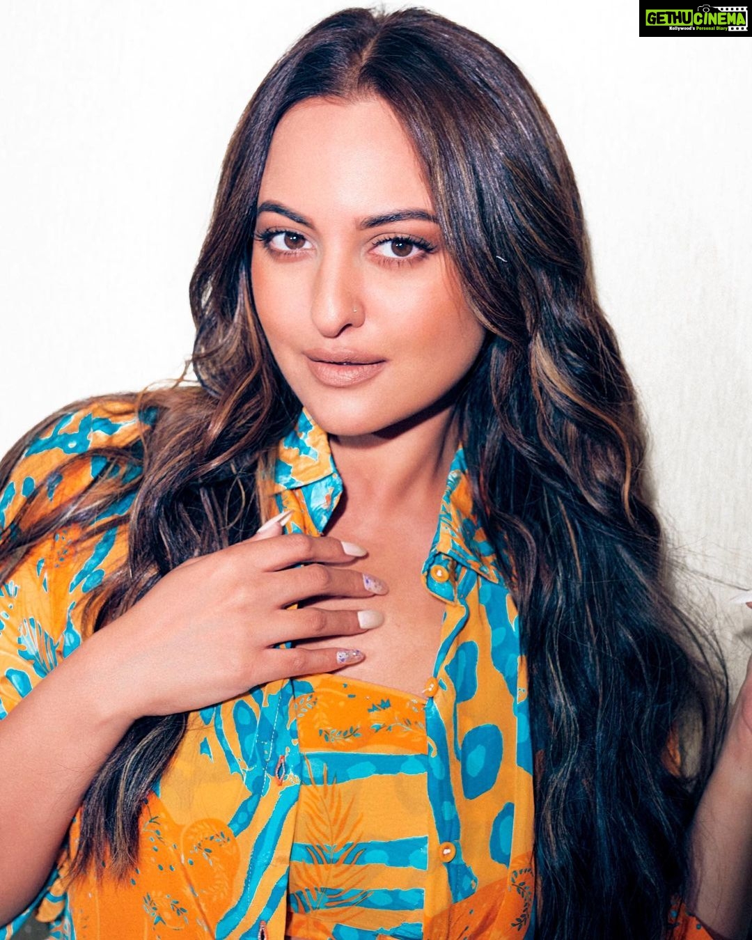 Sonakshi Sinha Instagram - Set 🔥 to the 🌧️