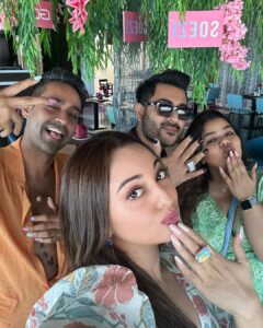 Sonakshi Sinha Instagram - Seychelles in a nutshell ❤️

@airseychelles_hm @visitseychelles @gopiseychelles @itssoezi 

#FlyingTheCreoleSpirit #AirSeychelles #PreferredAirline #seychellesislands #collab