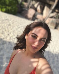 Sonakshi Sinha Instagram - Seychelles in a nutshell ❤️

@airseychelles_hm @visitseychelles @gopiseychelles @itssoezi 

#FlyingTheCreoleSpirit #AirSeychelles #PreferredAirline #seychellesislands #collab