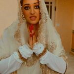 Sonakshi Sinha Instagram – When audio/visual doesnt match but somehow it works 😂😂😂 

kya bolte ho @yoyohoneysingh??

Ok. Bye! 

#reelsinstagram #reelitfeelit
