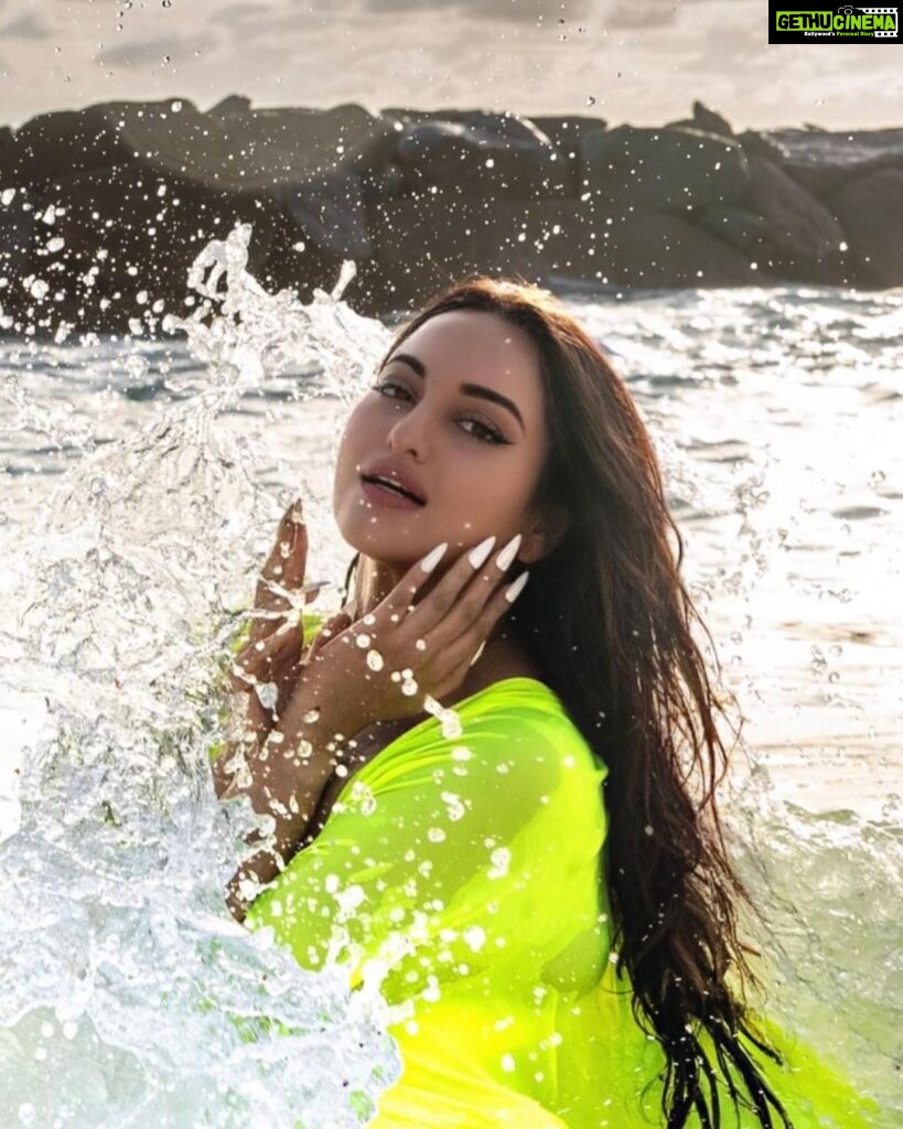 Sonakshi Sinha Instagram - Thats Paradise Glam by @itssoezi for you 🧜🏼‍♀️ Pic 1&2: Pearl Drop 💅 Pic 3 : Bloody who 💅 Pic 4 : ice queen 💅 Check out all the nails in our latest collection on www.soezi.in Shot in Paradise @constancehotels in #seychelles by the lovely @karine.dupouy ✨ Hmu: @savleenmanchanda Styling: @mohitrai ✨