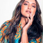 Sonakshi Sinha Instagram - Set 🔥 to the 🌧️