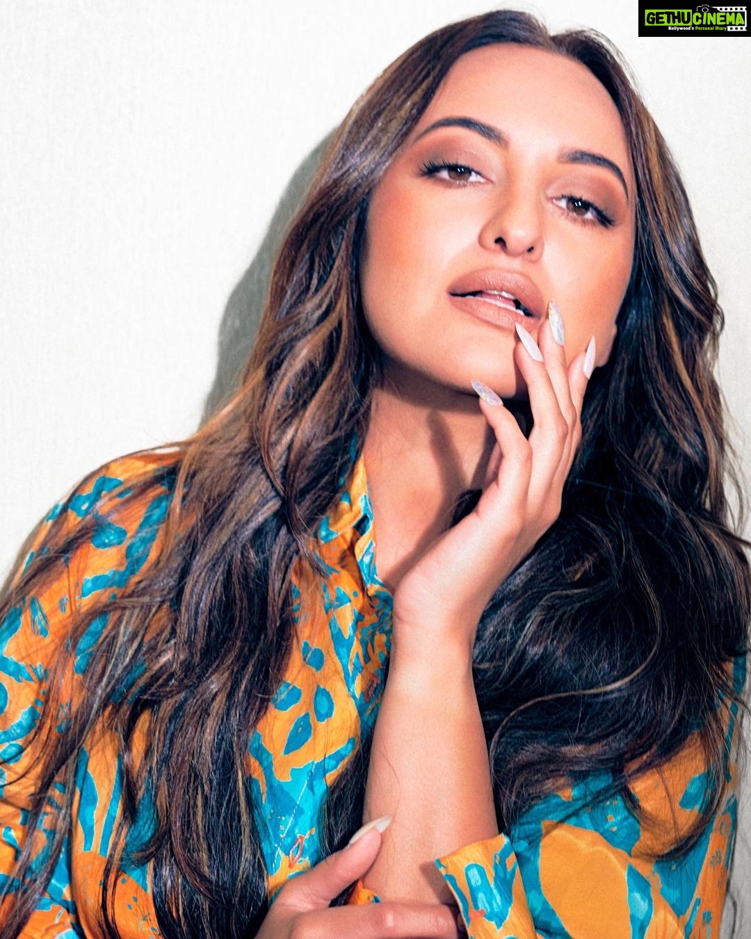 Sonakshi Sinha Instagram - Set 🔥 to the 🌧️