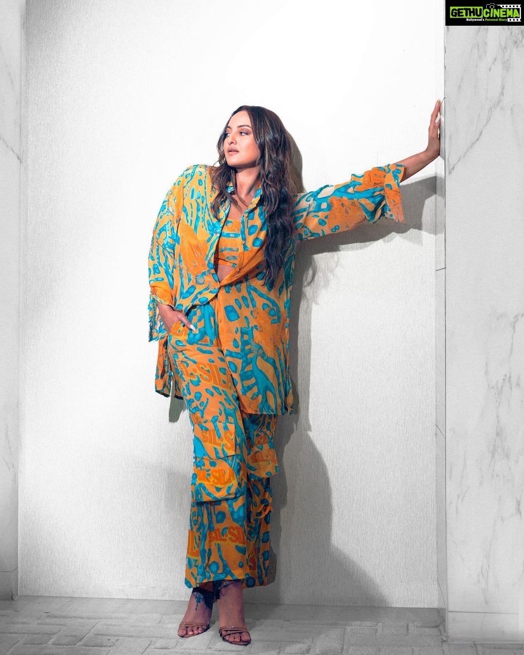 Sonakshi Sinha Instagram - Set 🔥 to the 🌧️
