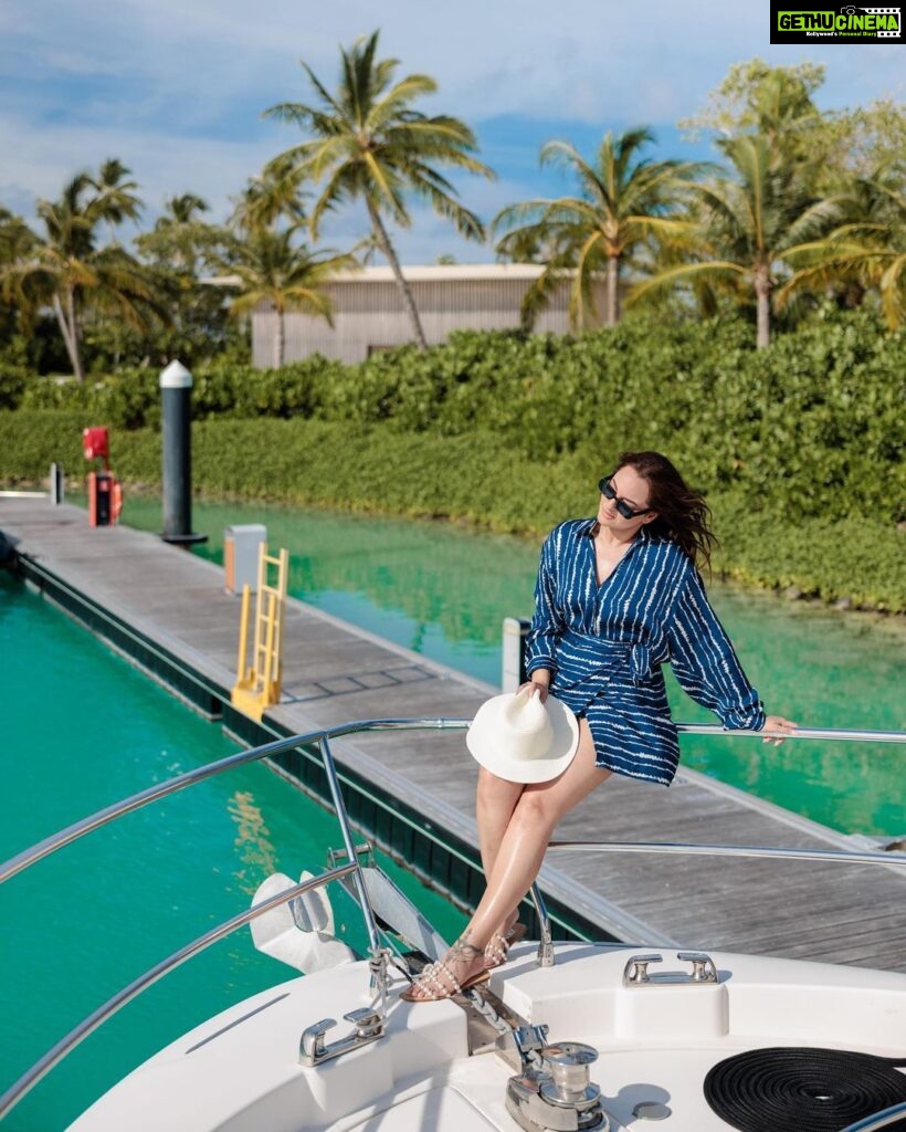 Sonakshi Sinha Instagram - Hey… whatever floats your boat man 🙌🏼 Wearing: @thenavaproject @patinamaldives @thetravelbusco #patinamaldives #collab Patina Maldives