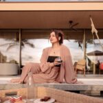 Sonakshi Sinha Instagram - Floating breakfast is so 2019 floating “high tea” ka zamaana hai 😂 @patinamaldives @thetravelbusco #patinamaldives #collab Patina Maldives