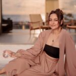 Sonakshi Sinha Instagram – Golden hour 🤩

@patinamaldives #PatinaMaldives @thetravelbusco #collab Patina Maldives