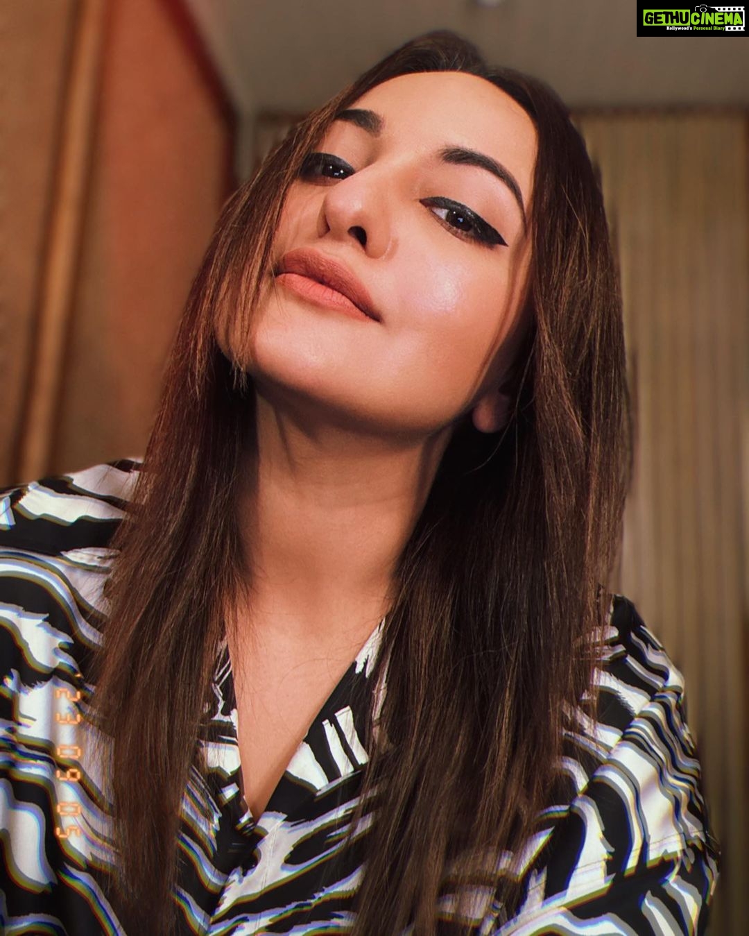 Sonakshi Sinha Instagram - Unused selfie dump. Ok.