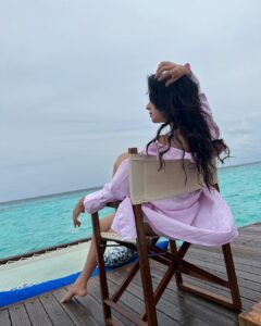 Sonal Chauhan Instagram - A happy reminder to stay hydrated 💦🩵
.
.
.
.
.
.
.
.
.
.
.
.
.
.
.
.
.
.
.
.
.
.
.
.
.
.
.
.
📸 @himanichauhan 
@wmaldives 
#love #sonalchauhan #wmaldives #water #hydration #happy #ocean #beach