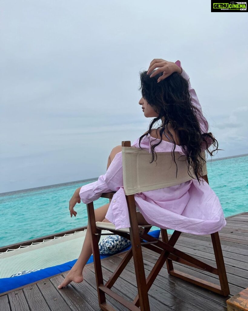 Sonal Chauhan Instagram - A happy reminder to stay hydrated 💦🩵 . . . . . . . . . . . . . . . . . . . . . . . . . . . . 📸 @himanichauhan @wmaldives #love #sonalchauhan #wmaldives #water #hydration #happy #ocean #beach W Maldives
