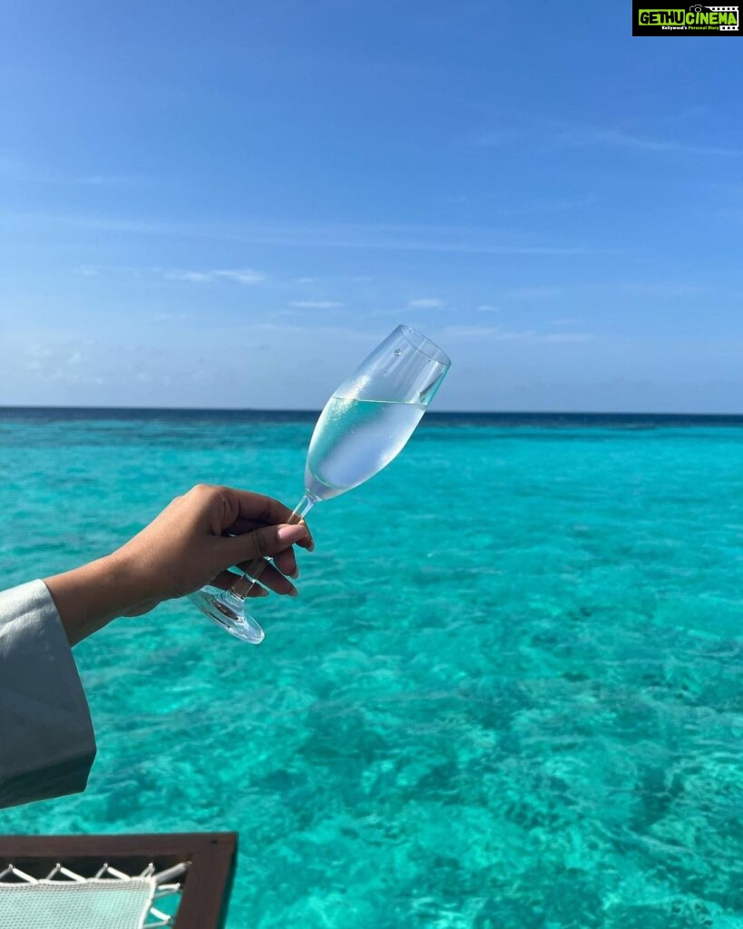 Sonal Chauhan Instagram - A happy reminder to stay hydrated 💦🩵 . . . . . . . . . . . . . . . . . . . . . . . . . . . . 📸 @himanichauhan @wmaldives #love #sonalchauhan #wmaldives #water #hydration #happy #ocean #beach W Maldives