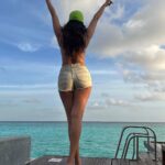 Sonal Chauhan Instagram - 🌊🦈 🌊 . . . . . . . . . . . . . . . . . . . . . 📸 @himanichauhan #love #sonalchauhan #wmaldives #maldives #ocean #pool #possibilities #monday #horizon W Maldives
