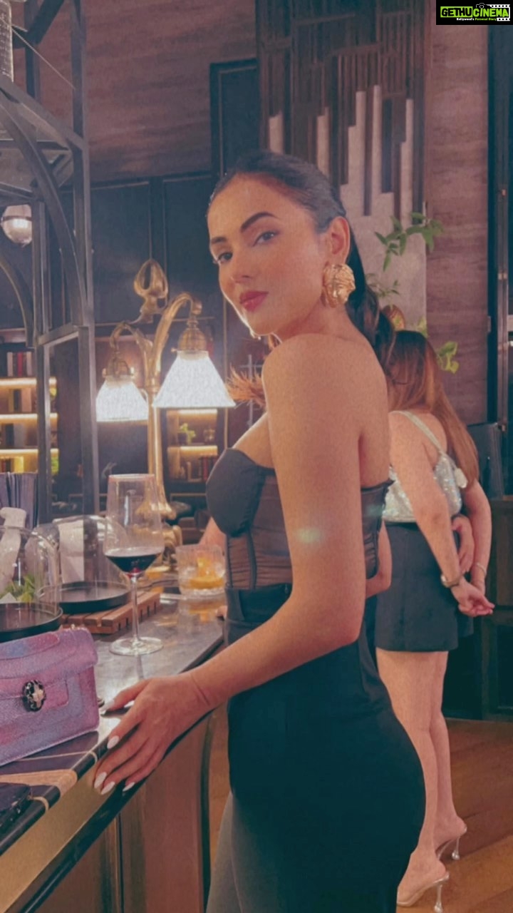 Sonal Chauhan Instagram - 𝓢𝓬𝓮𝓷𝓮𝓼 💥 . . . . . . . . . . . . . . . . . . . . #sonalchauhan #reels #reelsinstagram #reelitfeelit #friday