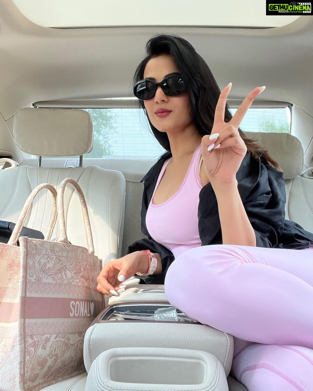 Sonal Chauhan Instagram - Pout or Smile ??? ⬅️ Tell me in the comments 🍬🍭🍬 . . . . . . . . . . . . . . . . . . . . . . . . 📸 @himanichauhan #love #sonalchauhan #sun #shadow #pink #wednesday #gold