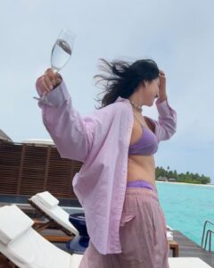 Sonal Chauhan Instagram - A happy reminder to stay hydrated 💦🩵
.
.
.
.
.
.
.
.
.
.
.
.
.
.
.
.
.
.
.
.
.
.
.
.
.
.
.
.
📸 @himanichauhan 
@wmaldives 
#love #sonalchauhan #wmaldives #water #hydration #happy #ocean #beach