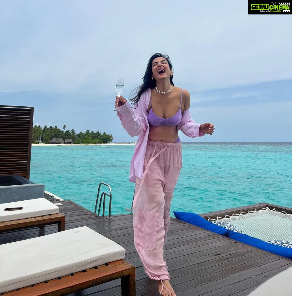 Sonal Chauhan Instagram - Where am I ??? 🩵 . . . . . . . . . . . . . . . . . . 📸 @himanichauhan #love #laughter #wmaldives #sonalchauhan #sea #mermaid #beach #ocean W Maldives